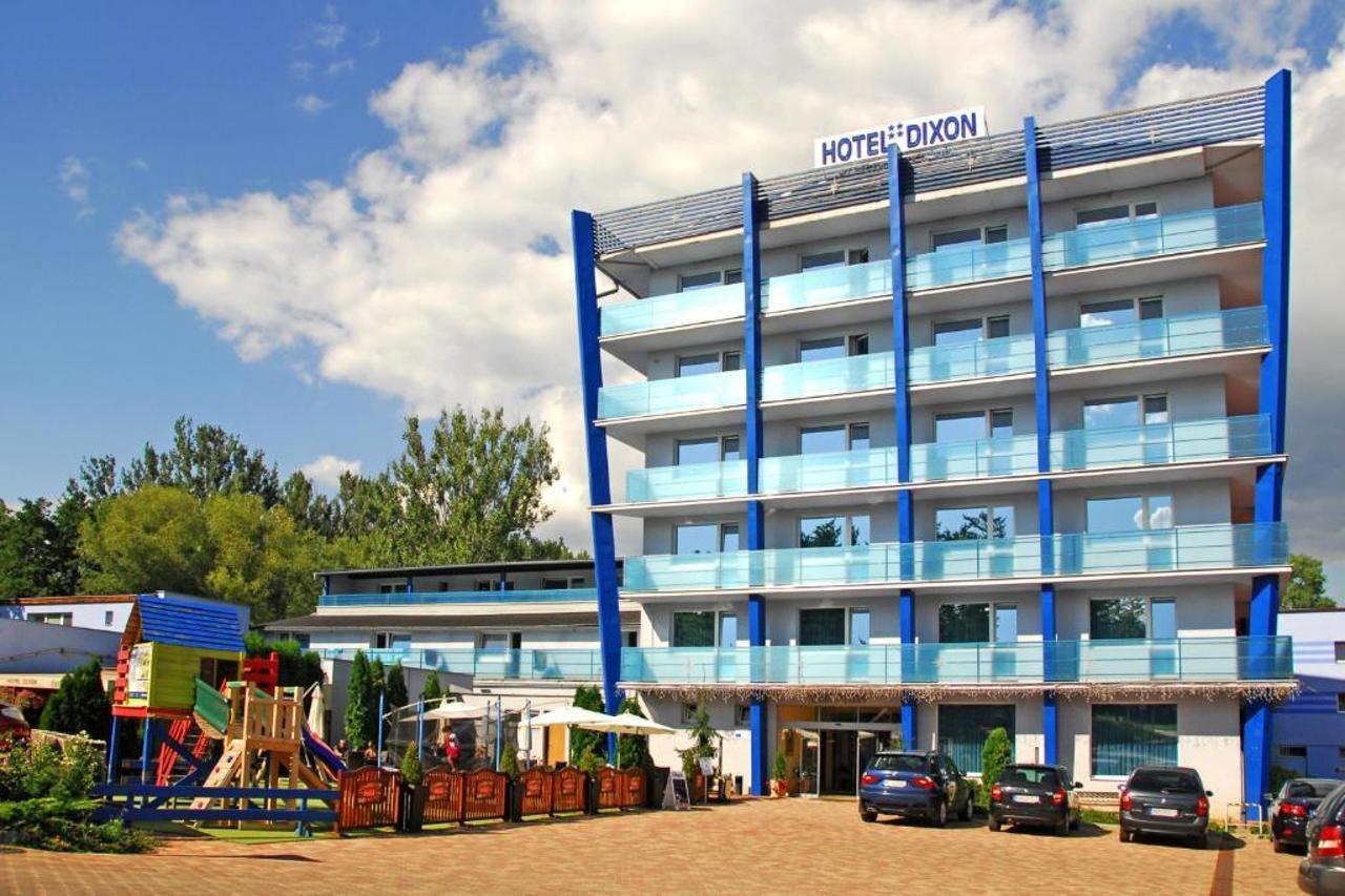 Hotel Dixon So Vstupom Do Bazena A Virivky Zdarma - Free Entrance To Pool And Jacuzzi Included Banska Bystrica Ngoại thất bức ảnh
