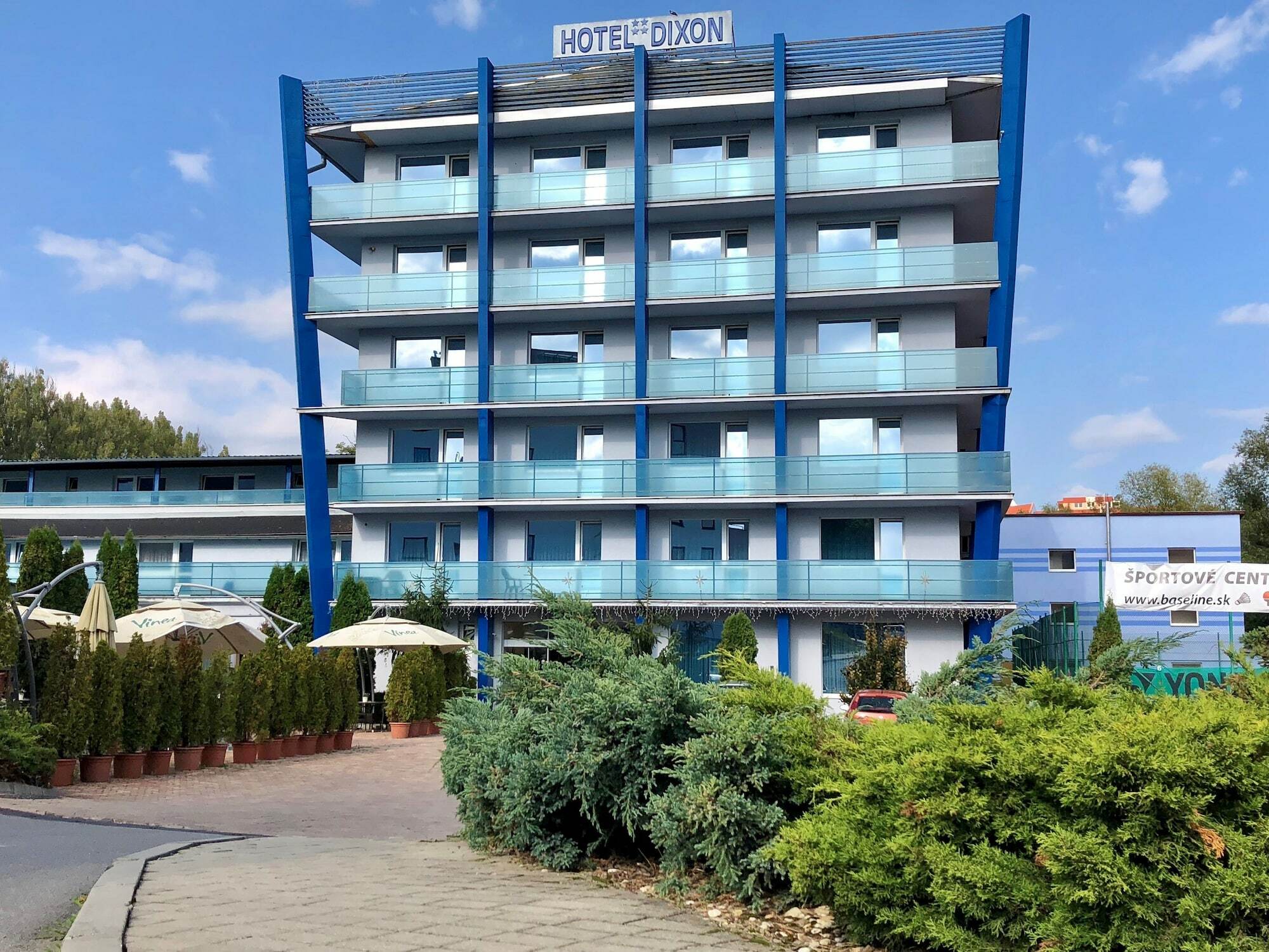 Hotel Dixon So Vstupom Do Bazena A Virivky Zdarma - Free Entrance To Pool And Jacuzzi Included Banska Bystrica Ngoại thất bức ảnh