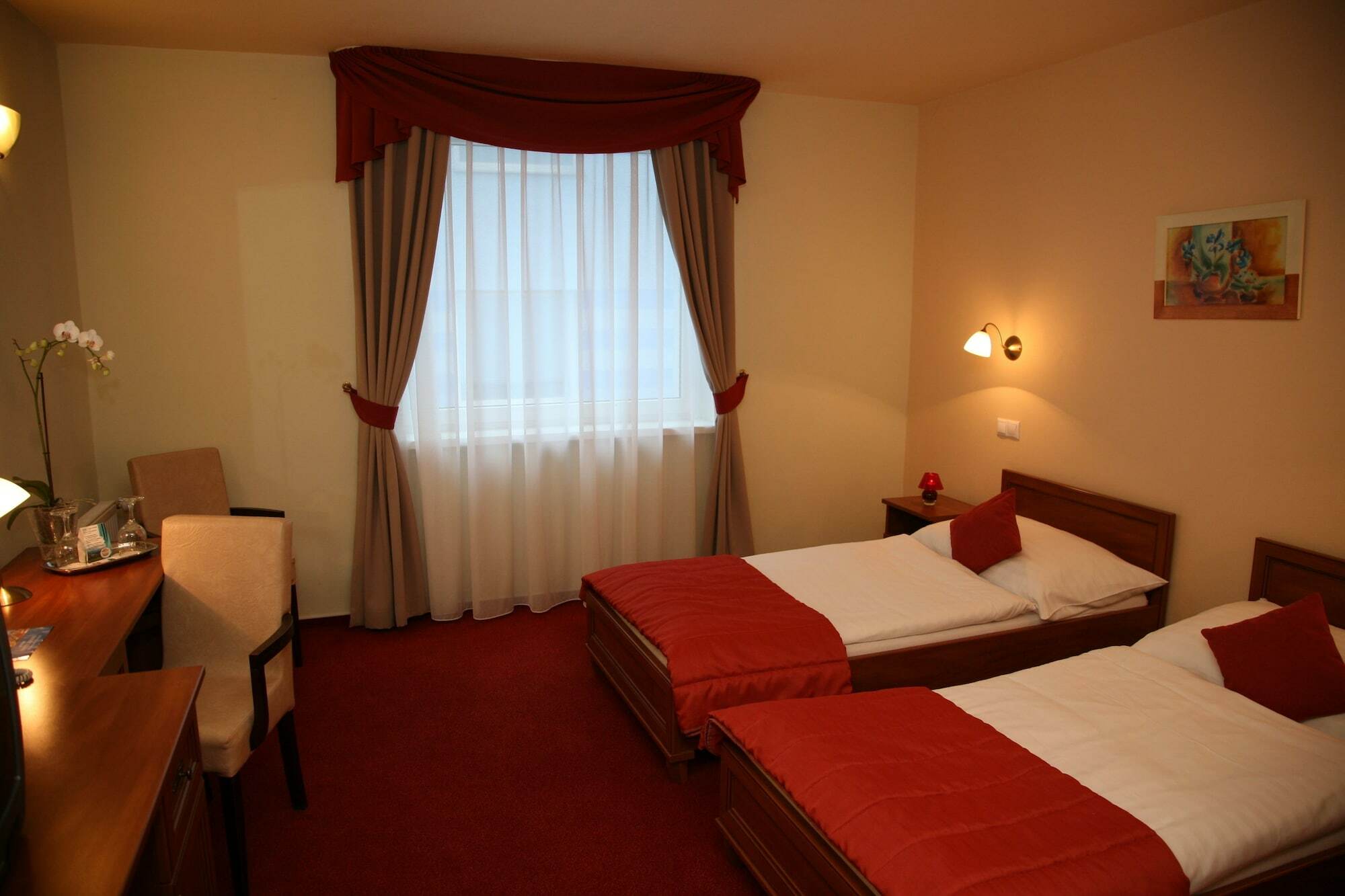 Hotel Dixon So Vstupom Do Bazena A Virivky Zdarma - Free Entrance To Pool And Jacuzzi Included Banska Bystrica Ngoại thất bức ảnh