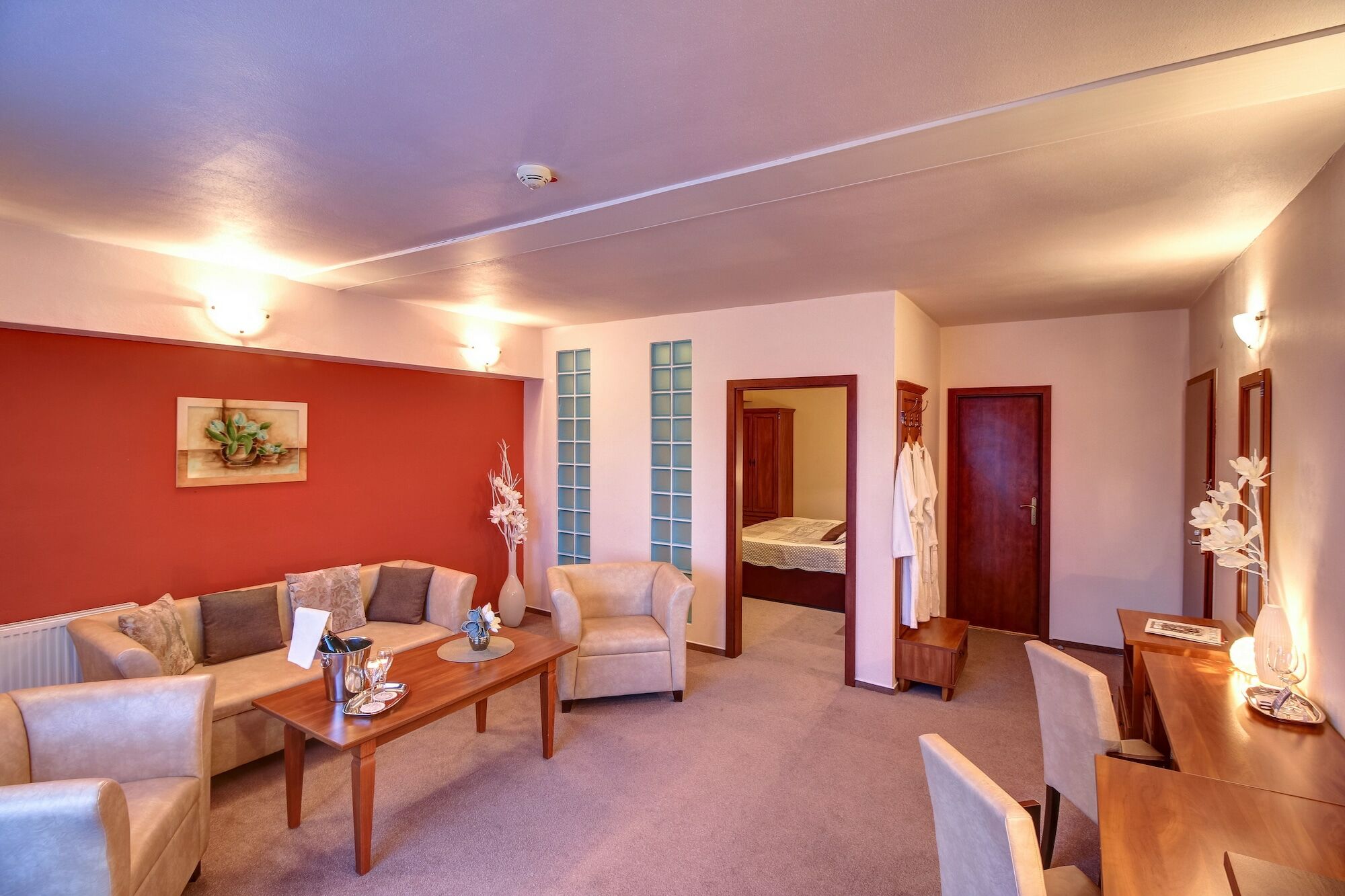 Hotel Dixon So Vstupom Do Bazena A Virivky Zdarma - Free Entrance To Pool And Jacuzzi Included Banska Bystrica Ngoại thất bức ảnh