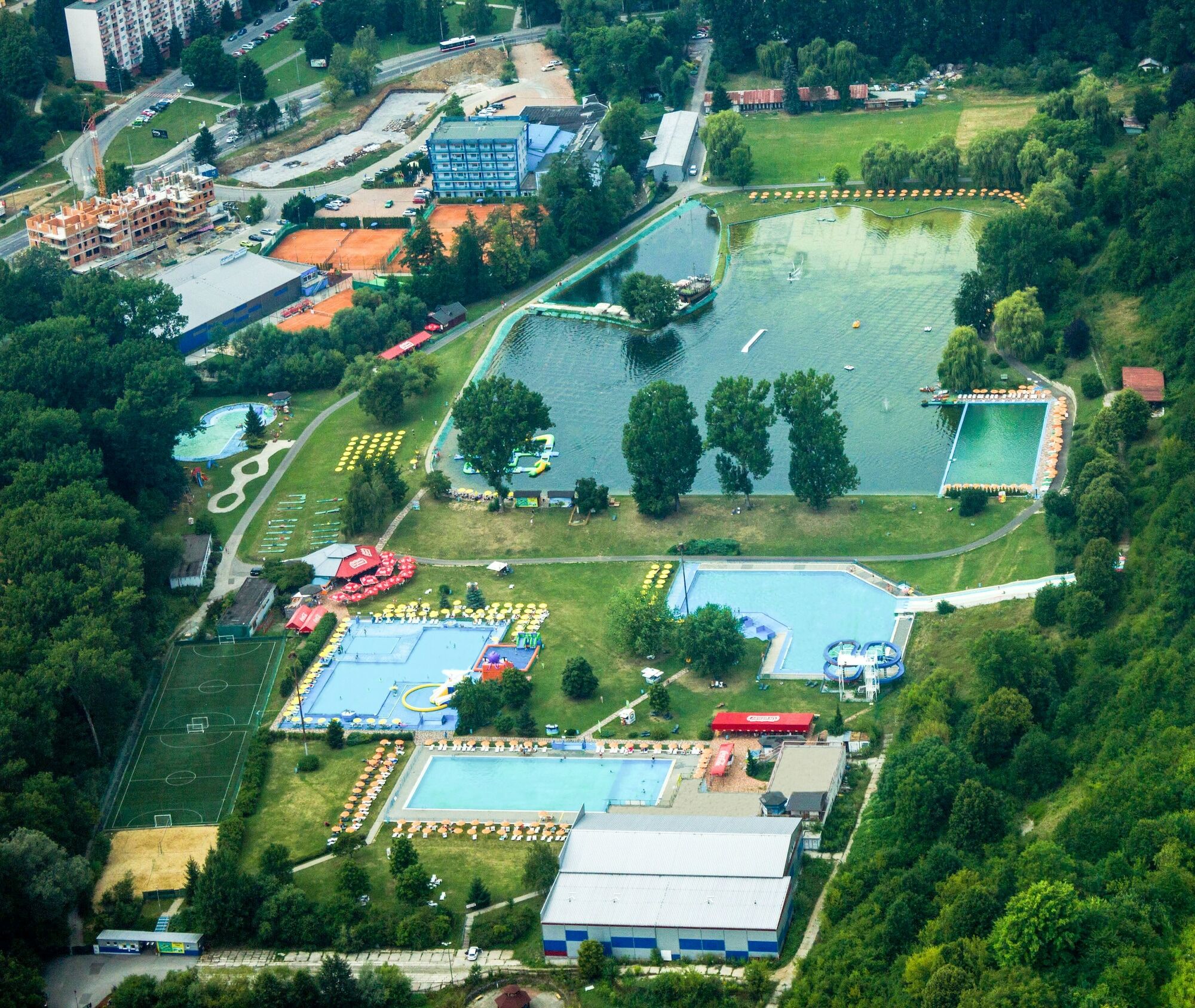 Hotel Dixon So Vstupom Do Bazena A Virivky Zdarma - Free Entrance To Pool And Jacuzzi Included Banska Bystrica Ngoại thất bức ảnh