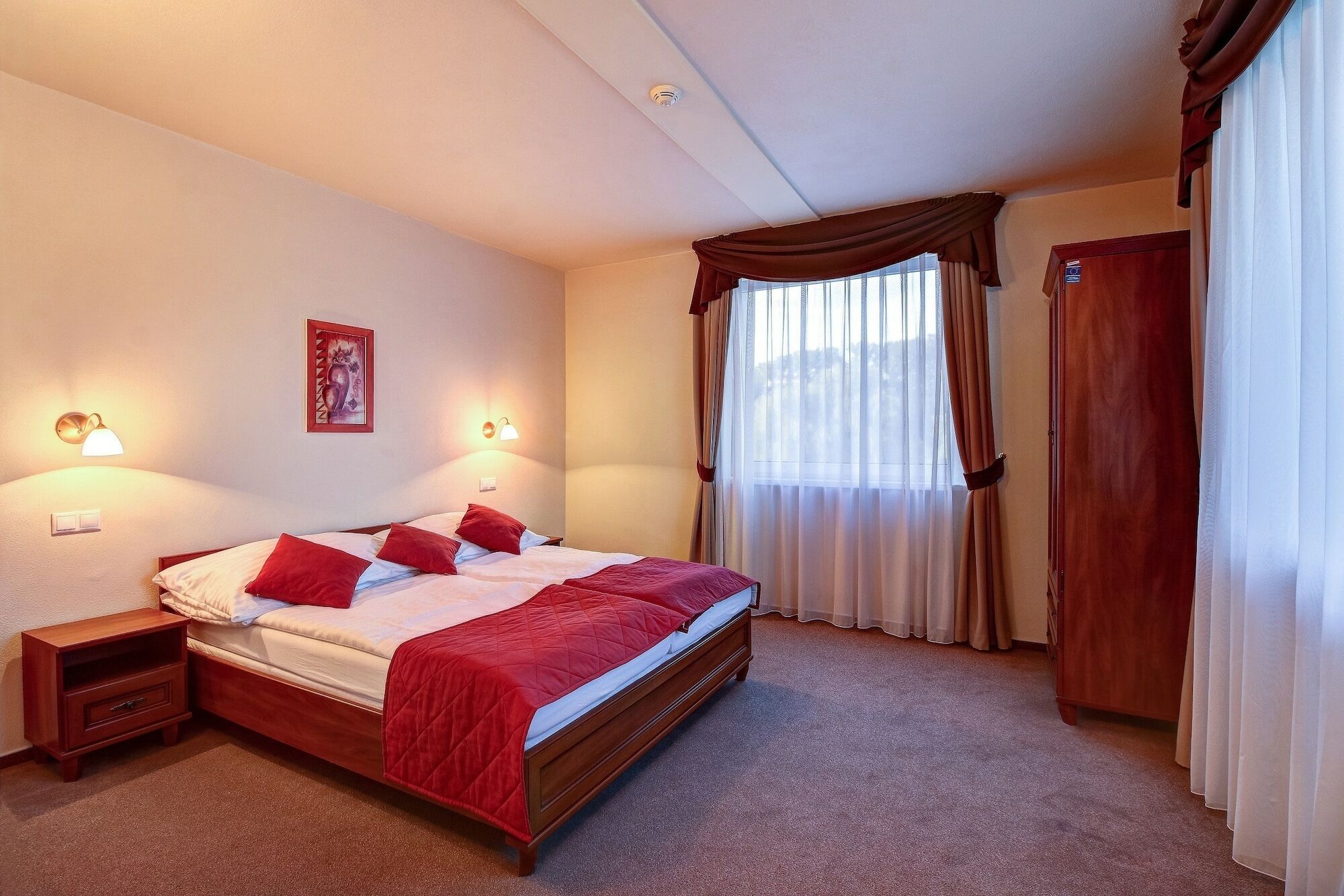 Hotel Dixon So Vstupom Do Bazena A Virivky Zdarma - Free Entrance To Pool And Jacuzzi Included Banska Bystrica Ngoại thất bức ảnh