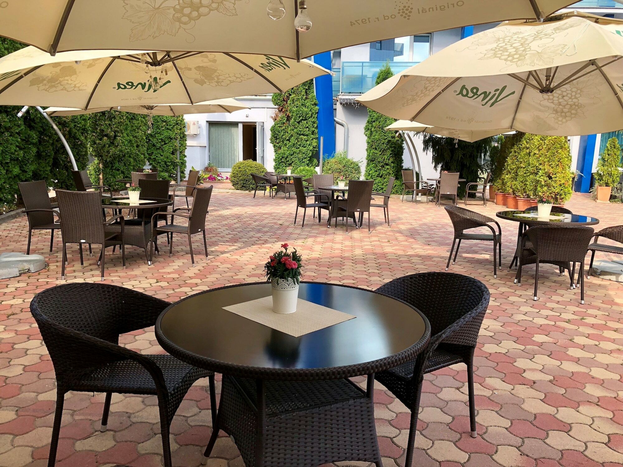 Hotel Dixon So Vstupom Do Bazena A Virivky Zdarma - Free Entrance To Pool And Jacuzzi Included Banska Bystrica Ngoại thất bức ảnh